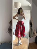 Roter Midirock mit Blumenprint aus Kostümverkauf Stuttgart - Wangen Vorschau