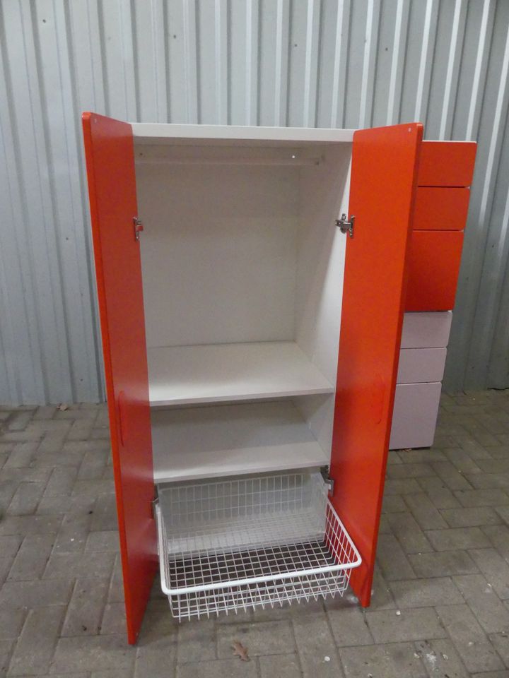 Ikea Stuva Kinder Kleiderschrank B60 T49 H128 rot in Bad Essen