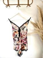 Floraler Spitzen-Jumpsuit mit Rückendetails Bayern - Simbach Vorschau