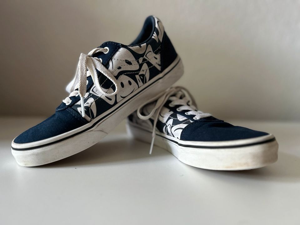 Vans Turnschuhe dunkelblau Smile Gr. 35 sehr cool in Magdeburg