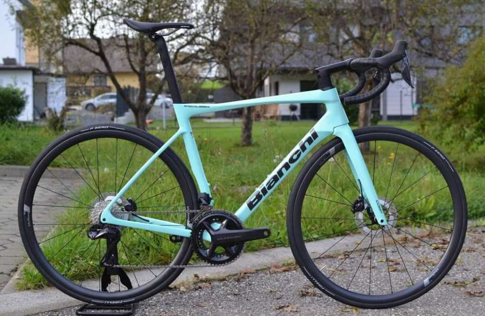 Bianchi Specialissima Comp Disc 2024, Ultegra Di2 12s inkl. LRS in Stralsund