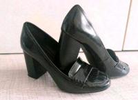 Benetton Damenschuhe Pumps Schuhe 39 schwarz neuwertig Hessen - Neu-Isenburg Vorschau