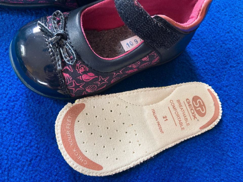 Neuwertige GEOX Schuhe Ballerina Lack blau/pink Baby Gr. 21 in Stuttgart