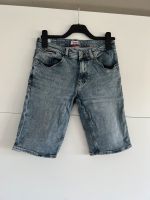 Kurze Jeanshose Tommy Jeans Größe 170 Rheinland-Pfalz - Habscheid Vorschau