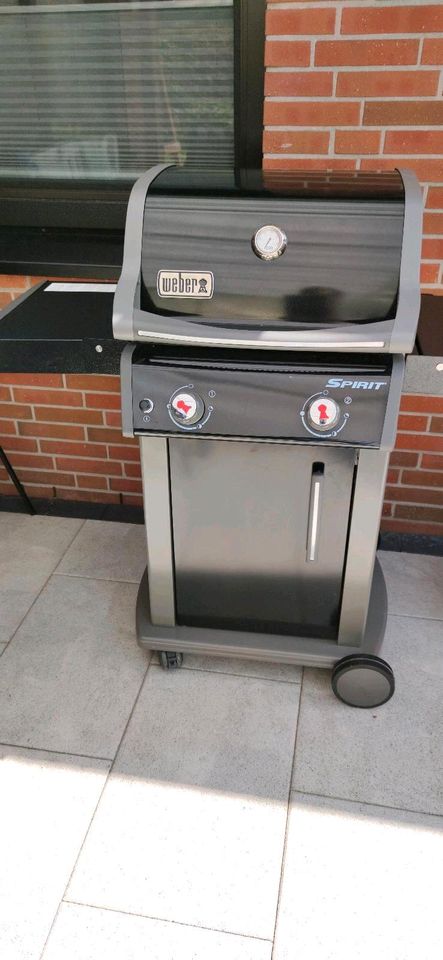 Weber Gasgrill 210 Premium in Wilhelmshaven