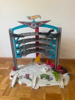 Hot wheels garage Hai mit viel Zubehör Baden-Württemberg - Freiburg im Breisgau Vorschau