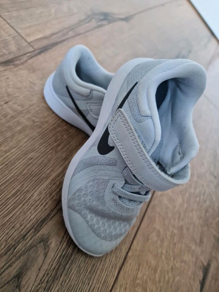 Nike Schuhe, Größe 27, grau, wie neu in Rülzheim