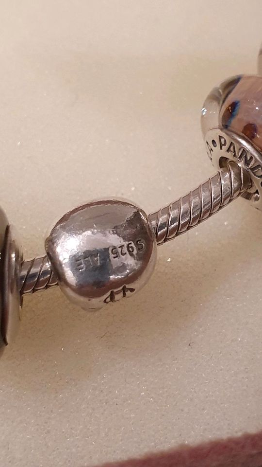 Pandora Armband , Original Pandora Silberarmband mit Charms in Hennef (Sieg)