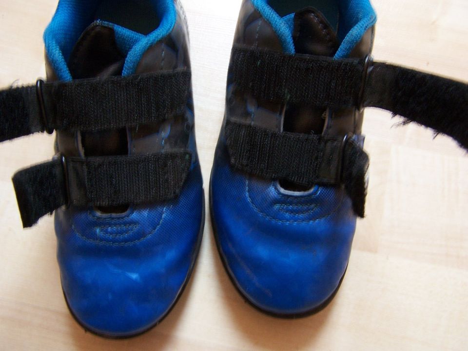 Junge, Fußball-Schuhe, blau, Klettverschluss, Gr. 30, Tiebao in Wettin-Löbejün