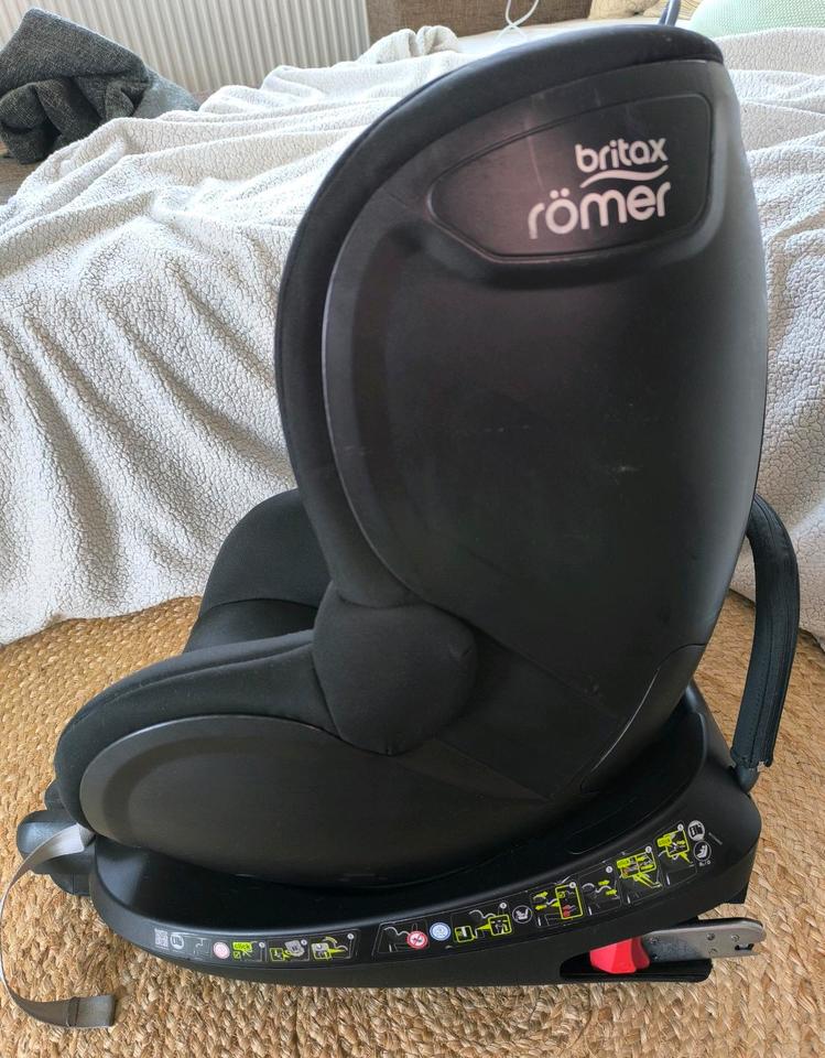 Kindersitz Britax Römer Dualfix2 R drehbar, inkl. Sommerbezug in Hannover