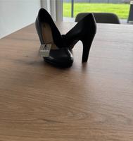 Verkaufe Pumps und Sandalen Niedersachsen - Rhauderfehn Vorschau