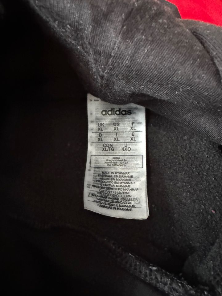 Adidas Herren Essentials Kapuzen-Sweatshirt Schneeanzug in Chemnitz