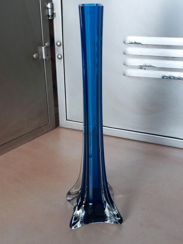 schöne Glas Vase Blumenvase - 30 cm - blau in Anröchte