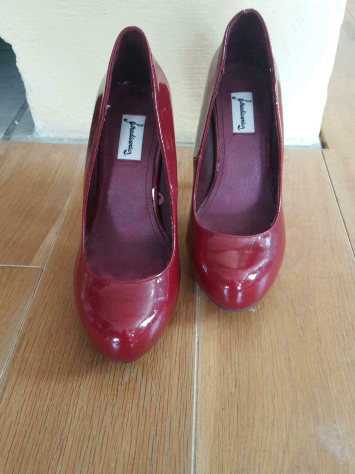 Stradivarius gr 36 High Heels rot lack in Wöllstadt