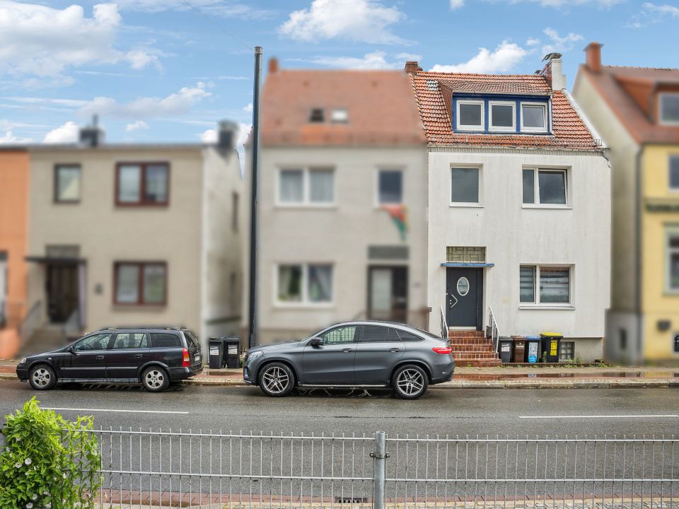 Reihenmittelhaus mit  Vollkeller und tollem Garten in Bremen-Woltmershausen in Bremen