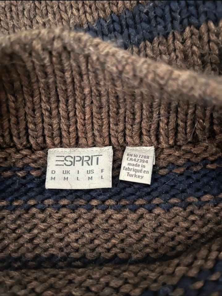 Brauner Wollpullover mir blauen Streifen von Esprit in Pinneberg