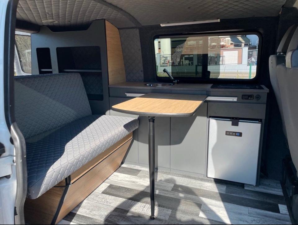 VW T5 2.0 TDI Camper, TÜV NEU, Moderner Ausbau, Standheizung. in Bremen