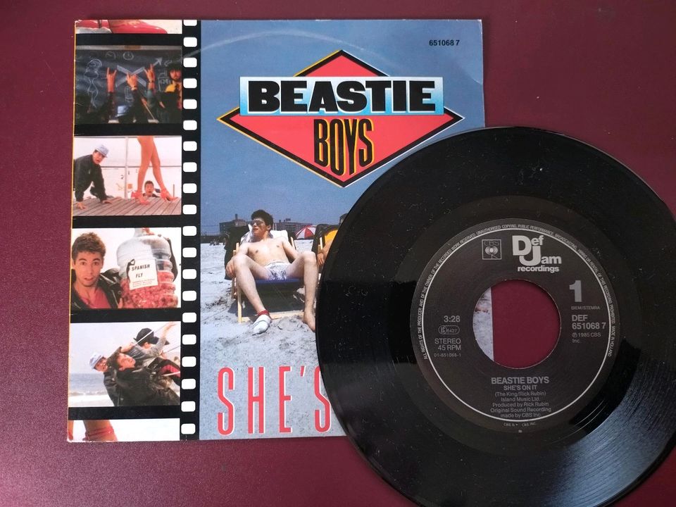 Beastie Boys - She's on it - 7" Vinyl Single - Holland DEF6510687 in Aurich