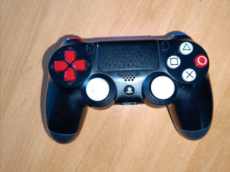 PlayStation 4 pro 1TB mit 2 Controllern und 1 spiele in Hürth