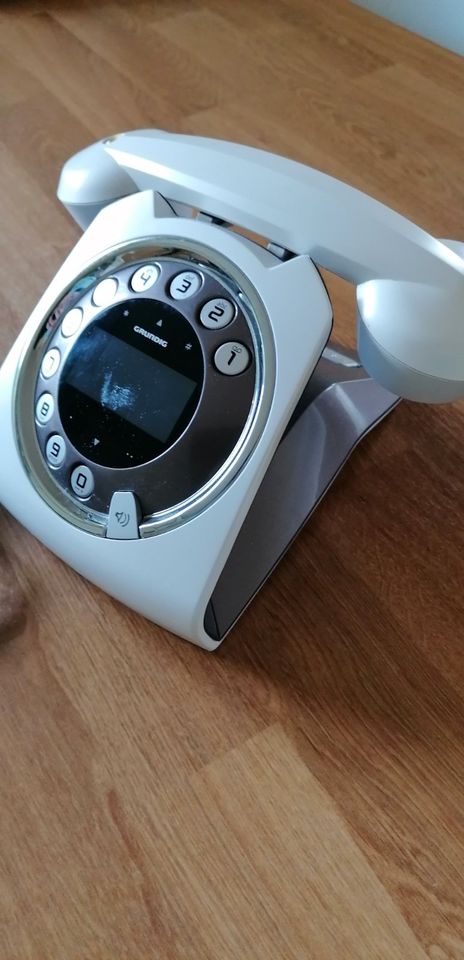 weißes retro Telefon Grundig sixty schnurlos mit AB, Tasten uvm in Leiferde