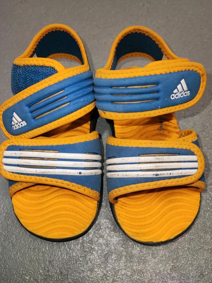 Adidas Sandalen in Hettstadt