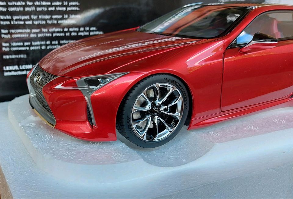 1:18 Lexus LC500 Metallic Red Dark Rose Interior AUTOart ovp in Berlin