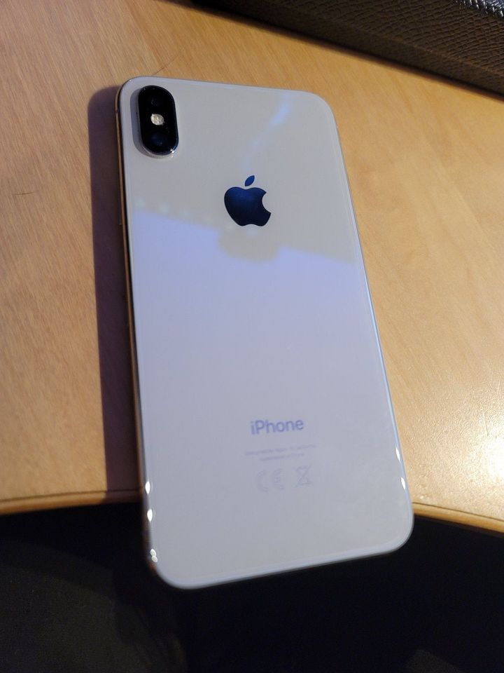 iPhone X 10 256GB Weiss-Silber mit viel Zubehör Wie NEU in Schwäbisch Gmünd