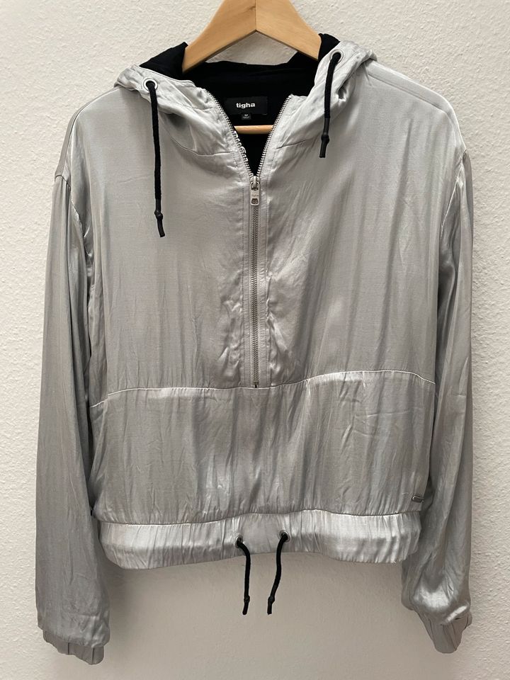 Tigha Hoodie Oberteil Satin grau Gr M in Hessen - Dieburg | eBay  Kleinanzeigen ist jetzt Kleinanzeigen