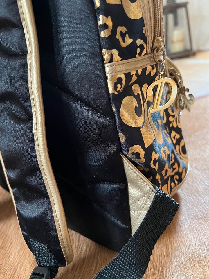 DEREON Designer Rucksack aus New York edel Gold Schwarz neuwertig in München