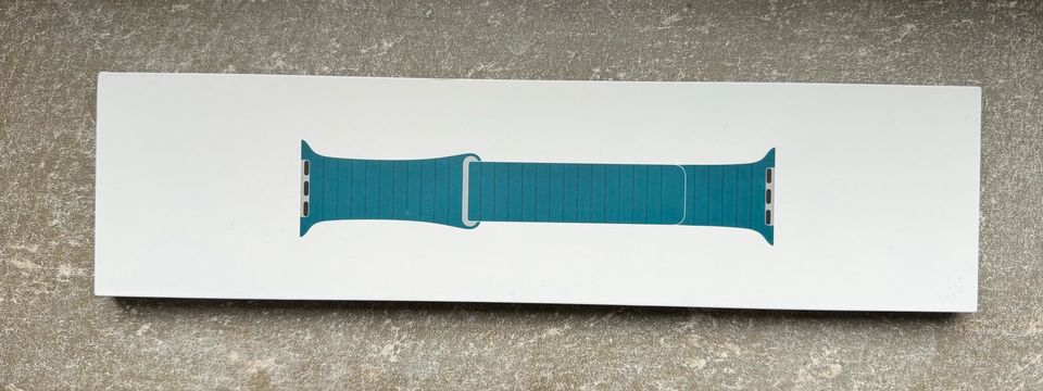 Apple Watch Leather Loop M - Peacock in Bielefeld