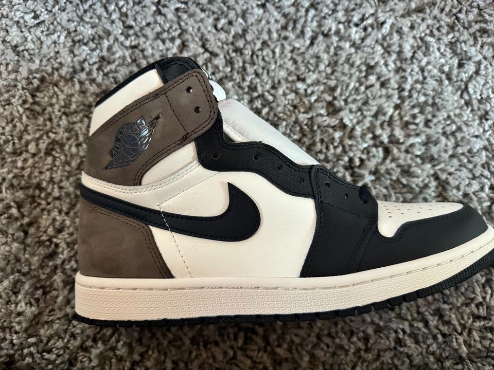 Jordan 1 Retro High Dark Mocha | ungetragen in Leipheim