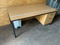 Schreibtisch / Gestell aus Metall / Tisch / 3 Schubladen Kreis Ostholstein - Riepsdorf Vorschau
