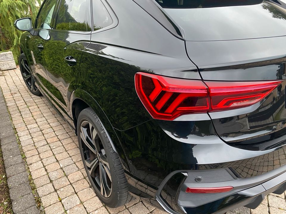 Audi Q3 Sportback S-Line schwarz in Sundern (Sauerland)