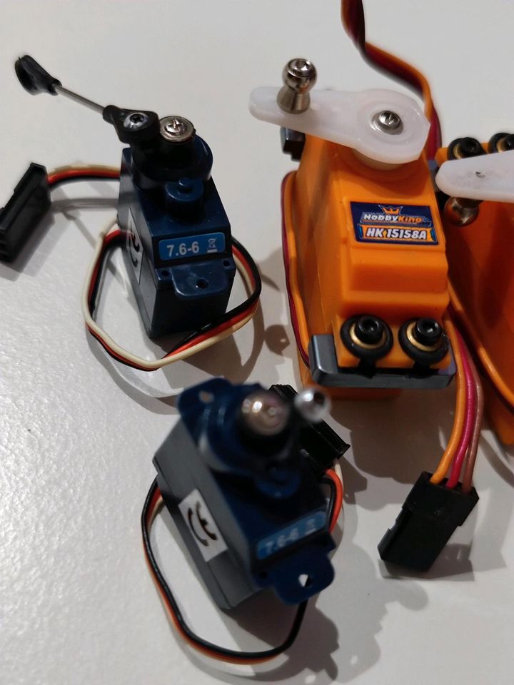 Servos servo Motoren 5 Stück Modellbau Hobbyking HK15158A in Germering