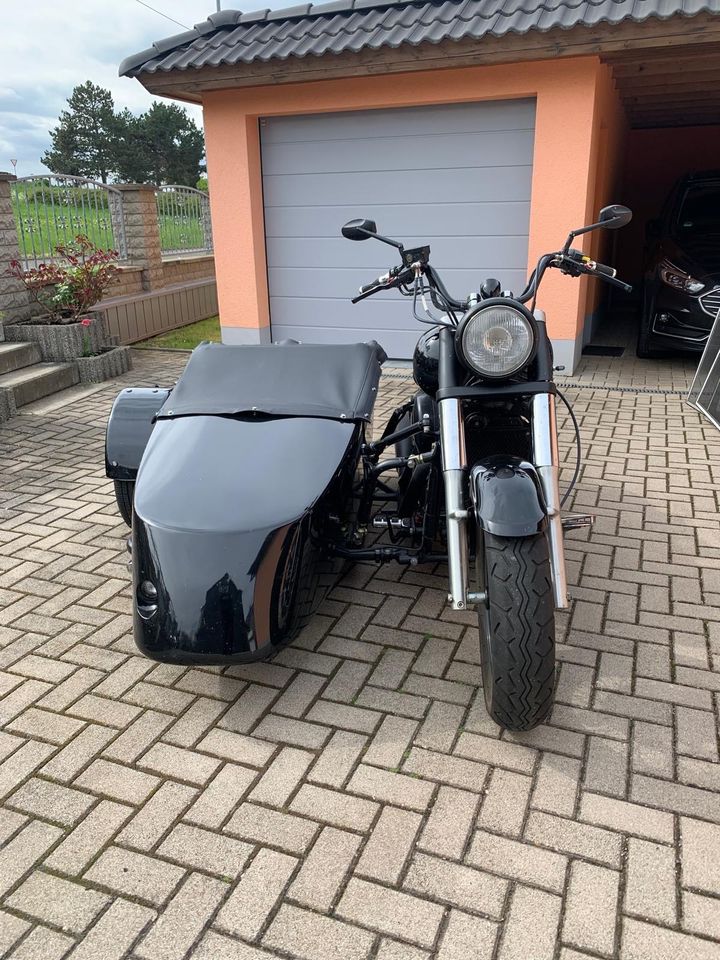 Kawasaki VN 800 mit Beiwagen in Waltershausen