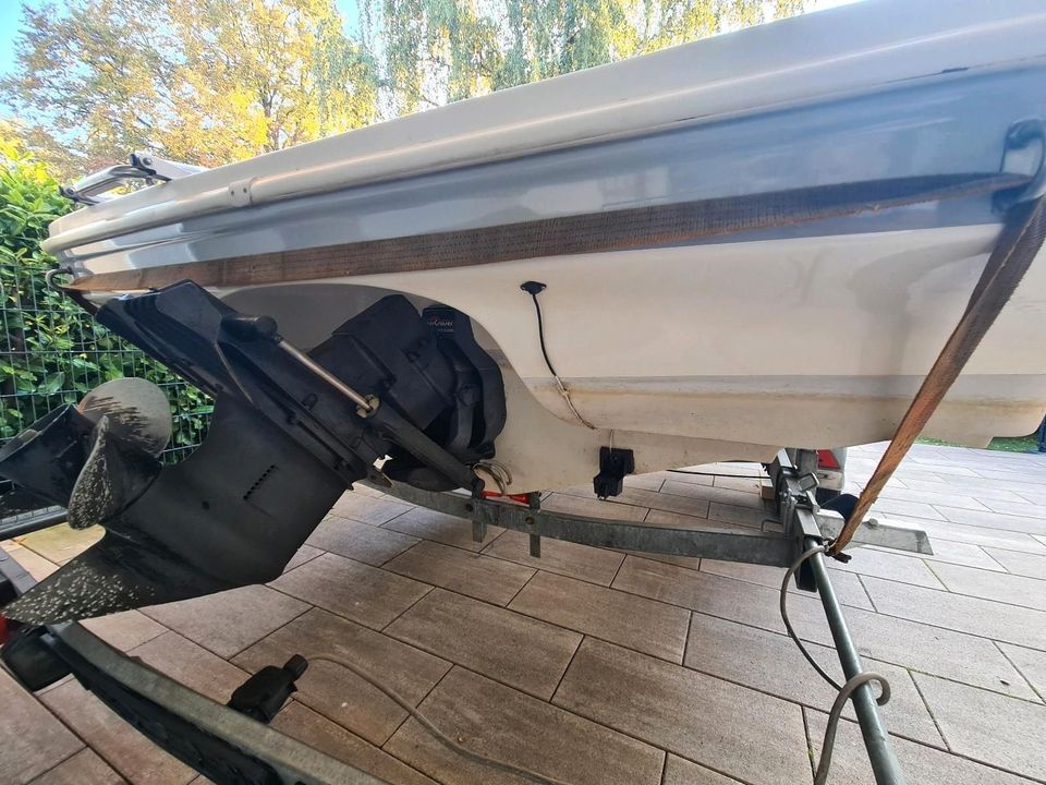 Sportboot Motorboot Rinker 232 Captiva V8 270PS mit Trailer in Rathenow