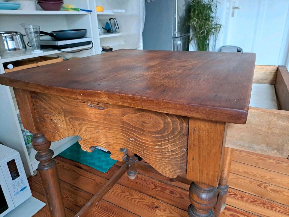 Rustikaler Tisch Bauerntisch mit Schublade in Undenheim