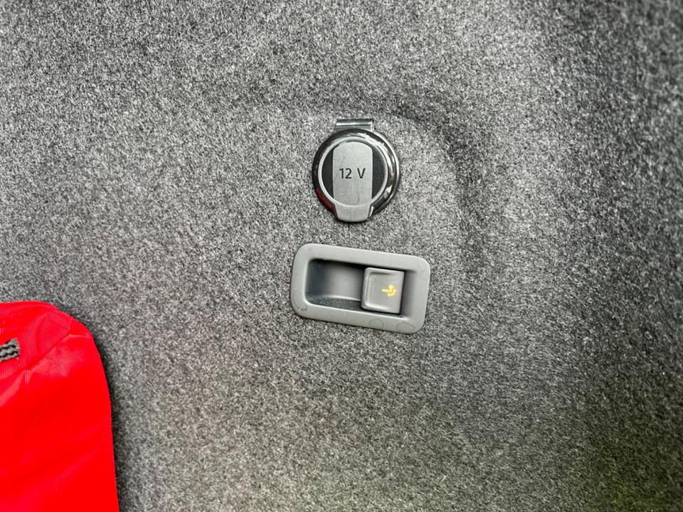 Volkswagen Golf VIII 1.5 eTSI/LED/AHK/Pano/Standh/ACC/R-Kam in Hünfeld