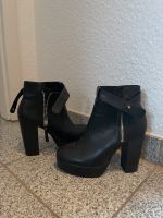 Stiefelette schwarz mit Absatz H&M 40 Saarland - Sulzbach (Saar) Vorschau