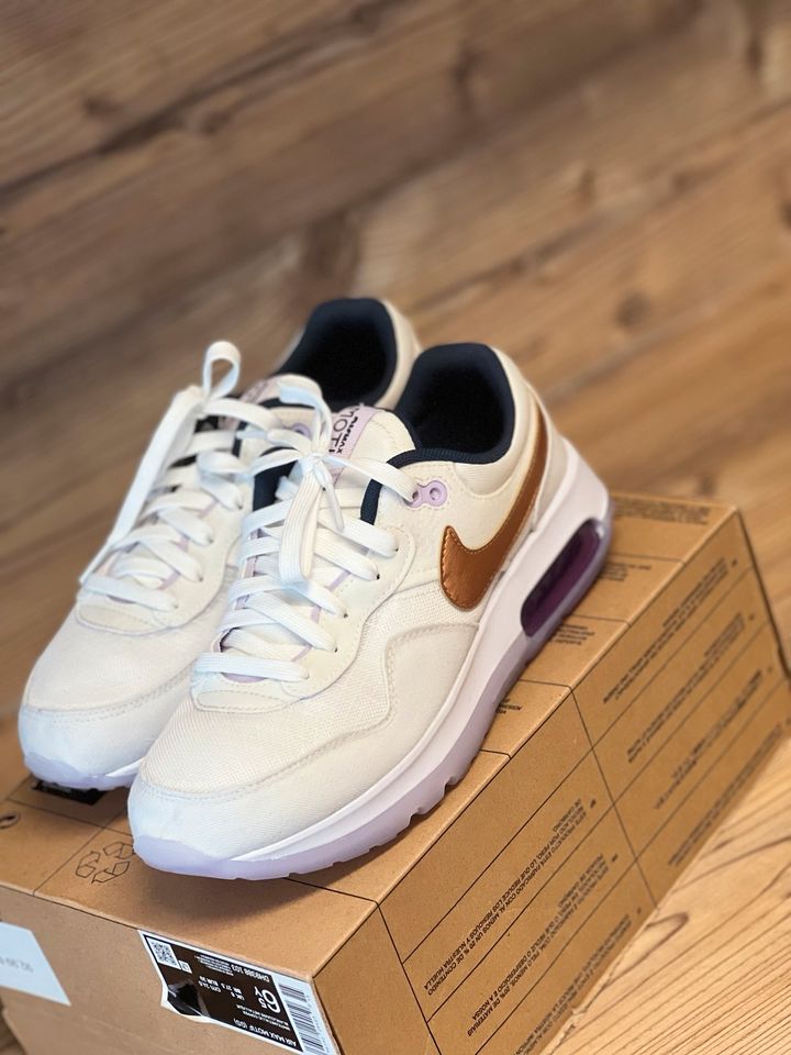 NIKE AIR MAX MOTIF Damen Sneaker Weiß/Gold Gr.39 NEU in München -  Milbertshofen - Am Hart | eBay Kleinanzeigen ist jetzt Kleinanzeigen