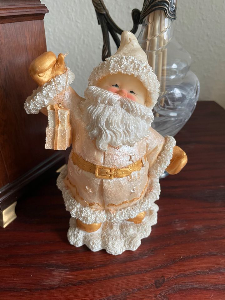 Weihnachten Deko Figur Weihnachtsmann Nikolaus in Großkrotzenburg