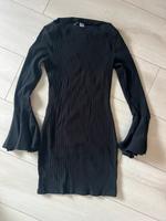 H&M Kleid schwarz mit Trompetenärmel M Hessen - Herbstein Vorschau