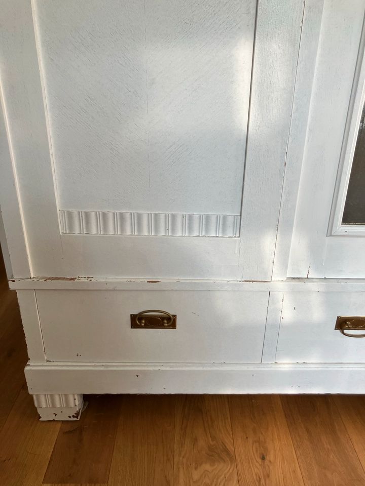 Massivholz Kleiderschrank Shabby Vintage Jugendstil in Marburg