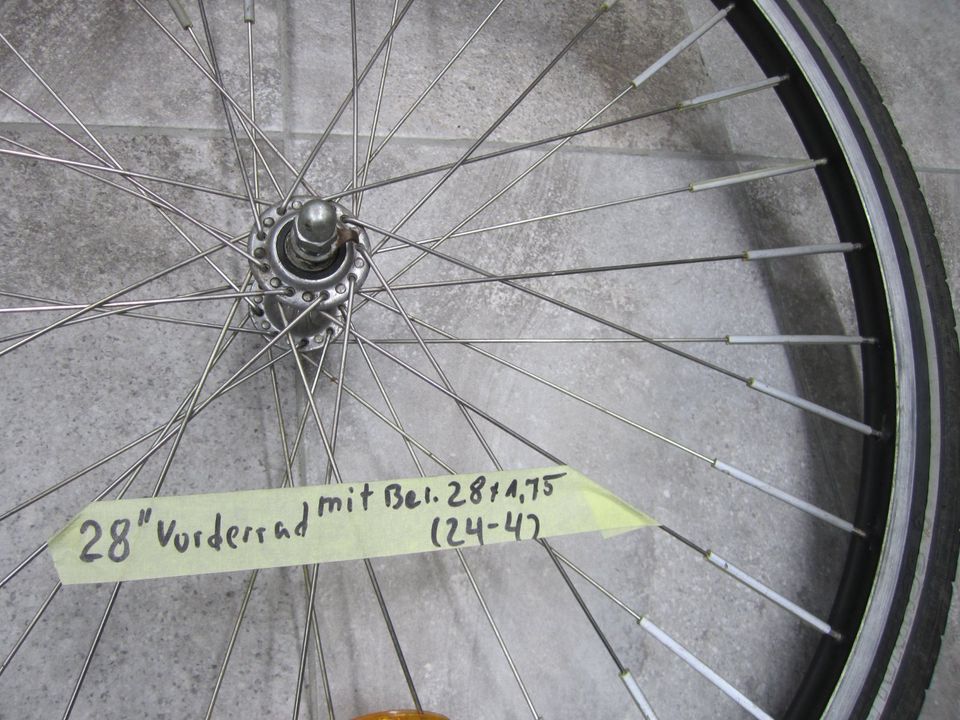 Vorderrad 28 Zoll mit Bereifung 28x1,75 Schwalbe Marathon (24-4) in Emkendorf