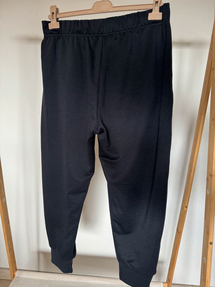 Nike Sporthose Damen Gr.L neu in Wiehl