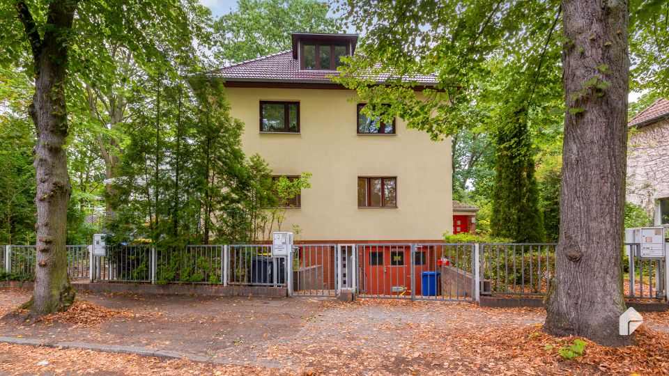 Traumhafte Souterrainwohnung mit Wintergarten und eigenem Garten in Berlin Tegel in Berlin