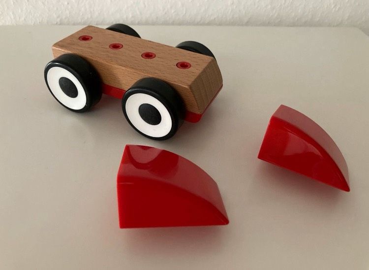 IKEA Lillabo rotes Spielzeugauto aus Holz / Kunststoff in Abstatt