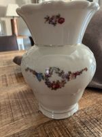 Alte Vase sehr dekorativ Oma‘s Vase Porzellan Niedersachsen - Langenhagen Vorschau