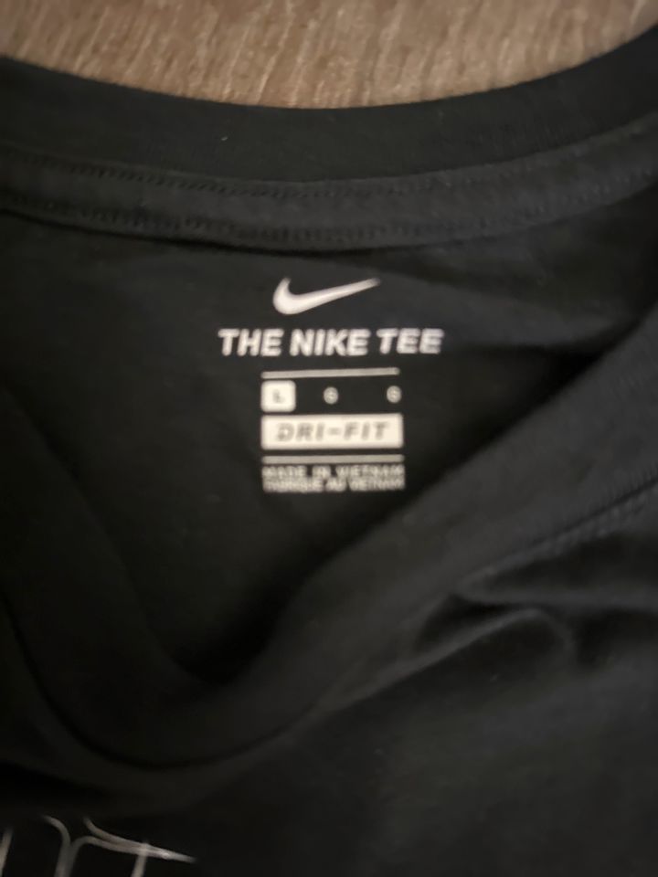 Nike Shirt Größe L neuwertig in Harsefeld