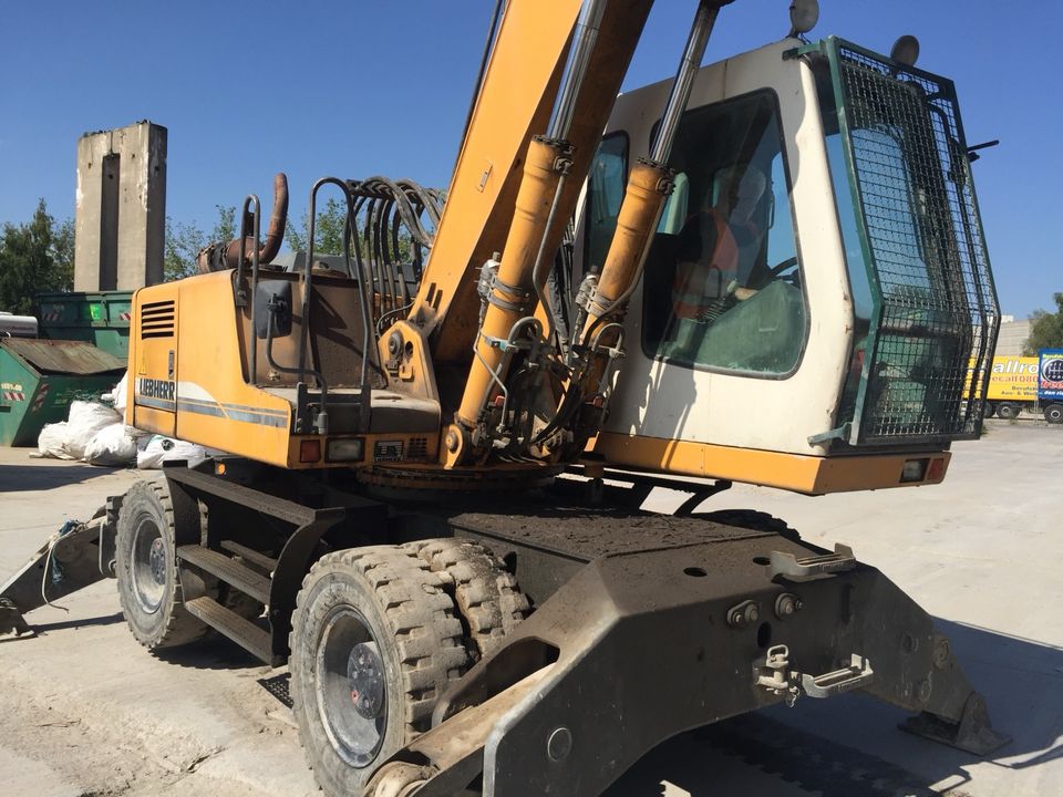 Liebherr 904 Umschlagbagger in Beelitz